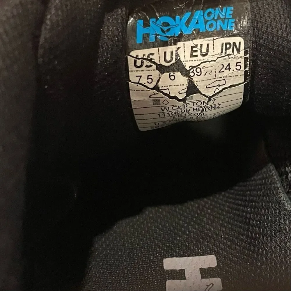 HOKA Clifton 7 Sneakers Size 7.5 Black Gold